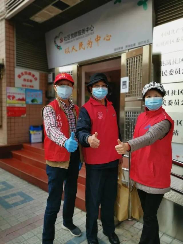 洪湖社区黄范海等老年志愿者宣传防疫,抗疫正能量