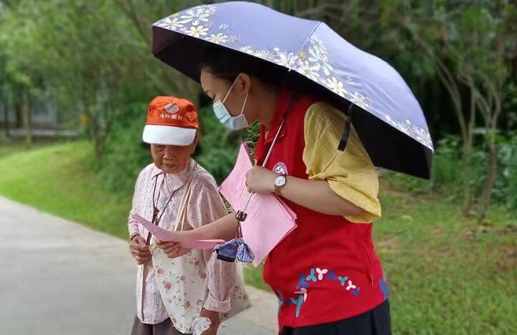 我为群众办实事丨社区工作者一对一的贴心服务，赢得老人纷纷点赞