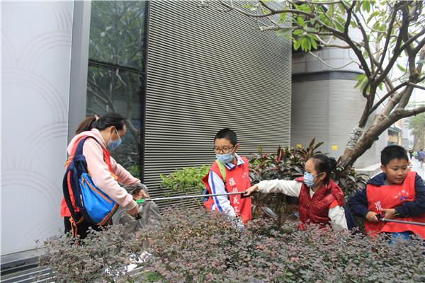 罗湖区109位红马甲点燃创建文明城市志愿之火