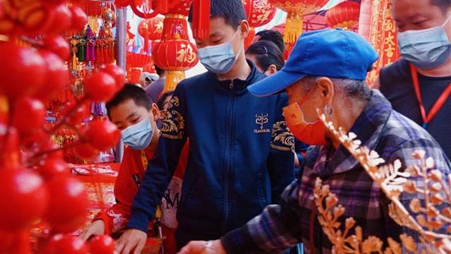 张灯结彩、置办年货……年关里罗湖人在忙什么？