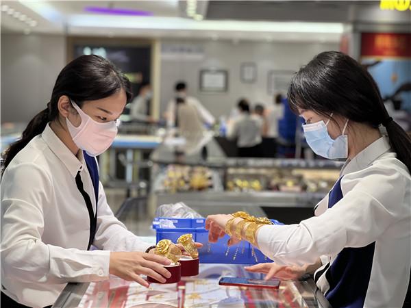 民营物业自发为商户减租 企业积极转型“云交易”
