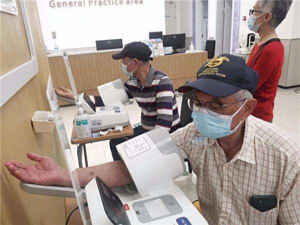 专车接送好服务 港籍老人齐点赞
