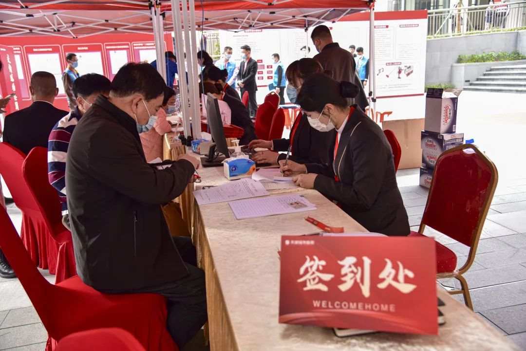 3回迁业主办理交房手续.jpg?x-oss-process=style/w10